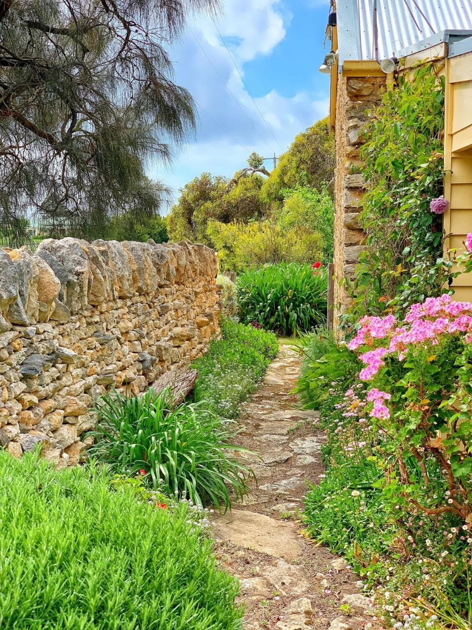 Cherry Plum Cottages Port Fairy Exterior foto
